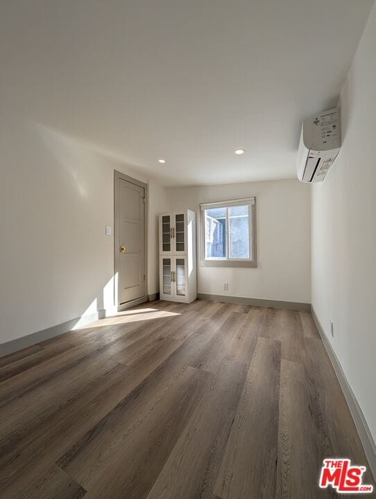 Building Photo - 1015 Granville Ave