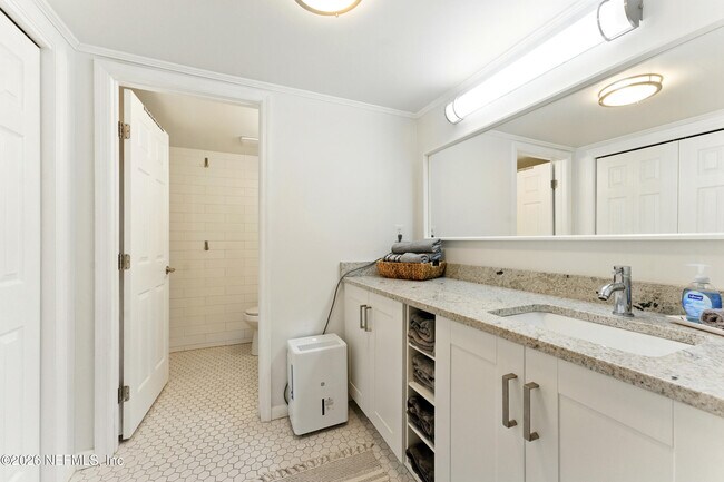 Building Photo - 658 Summer Pl