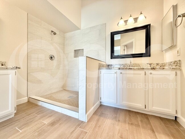 Building Photo - 537 S Danyell Dr