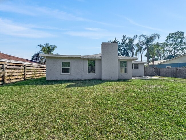 Building Photo - Fully Renovated 3-Bed, 2-Bath Home with Ga...