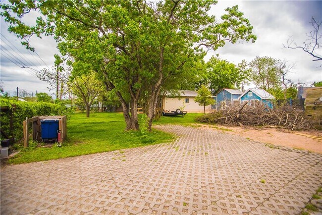 Building Photo - 2713 Sweeney Ln