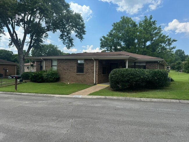 Building Photo - 369 Deer Lake Dr