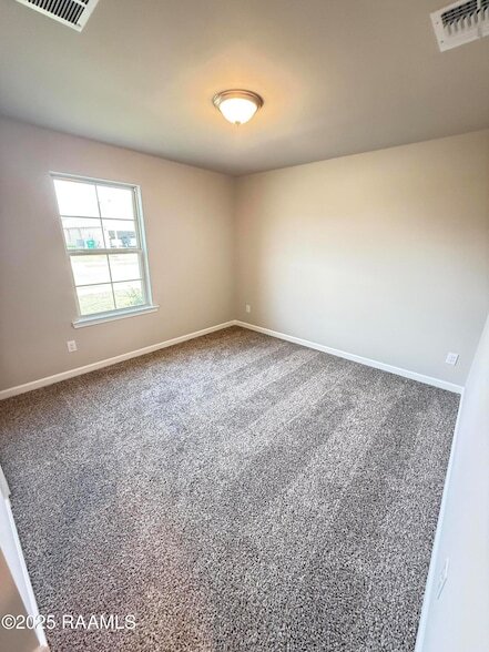 Building Photo - 112 Broussard Hl Dr