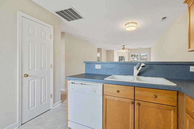 Building Photo - Freshly Updated 3 bed 2 bath Townhome in P...