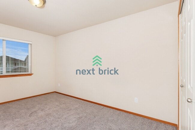 Building Photo - Stunning Bothell 5-Bedroom with flexible bonus room