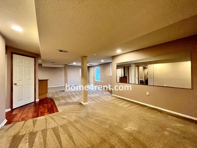 Building Photo - Beautiful Four Bedroom Home in Blue Valley...