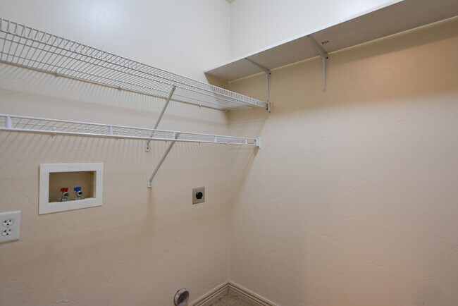 Building Photo - 3 Bedroom Plus Office in The Knolls at Little Valley