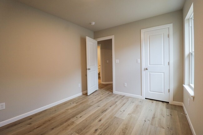 Building Photo - First Month Free! Lovely Home for Rent -21...