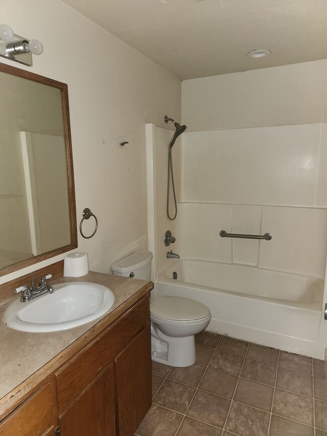 Building Photo - Rambler Available For Rent!!