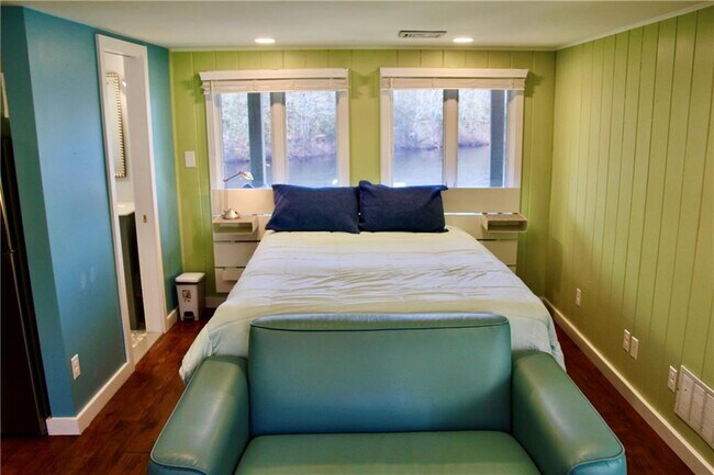 Building Photo - 39 Berrie Ln