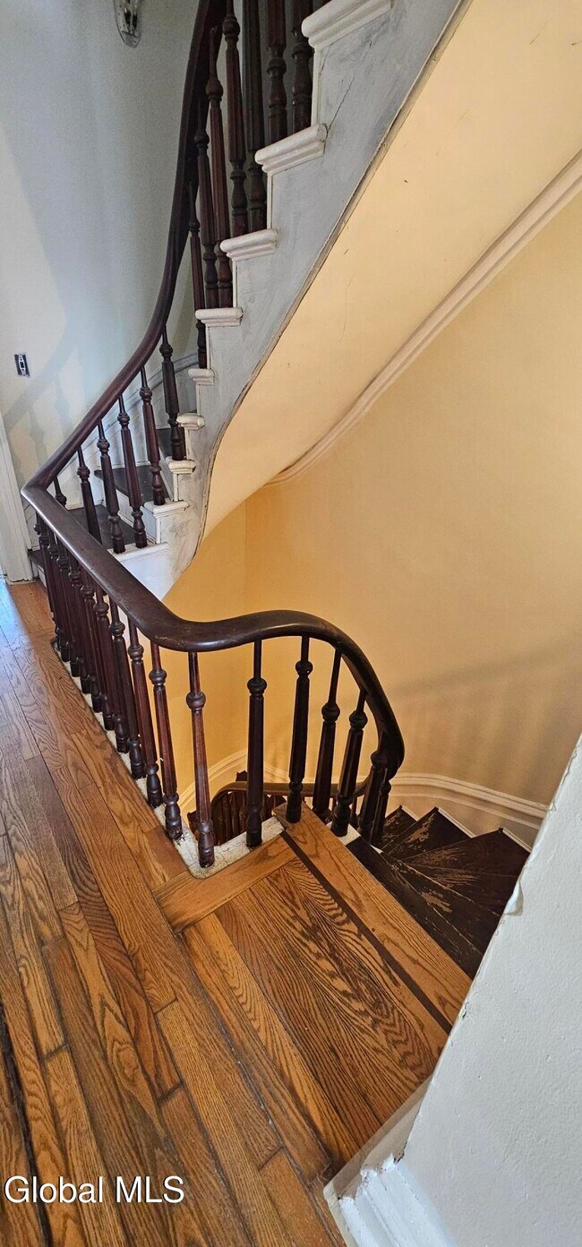 Building Photo - 44 Clinton Ave