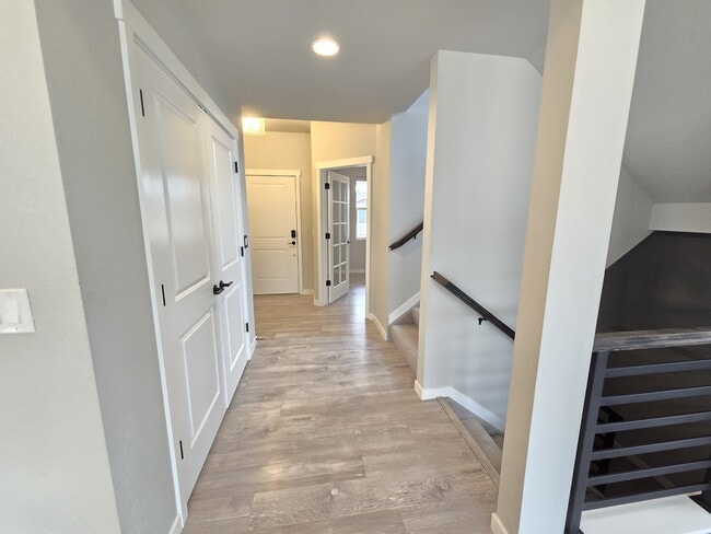 Building Photo - 5446 Mesa Top Dr