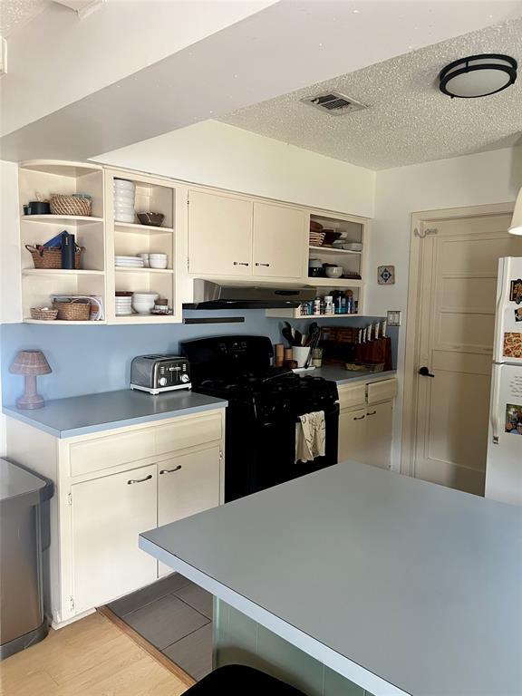 Building Photo - 204 Sheraton Ave