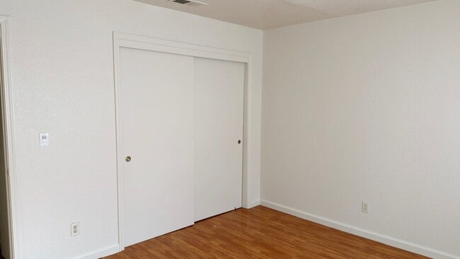 Building Photo - Walking distance to San Joaquin Elementary