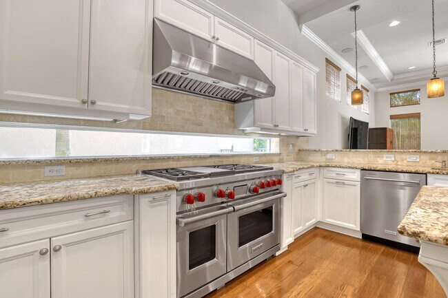 Building Photo - 6464 Bellamalfi St