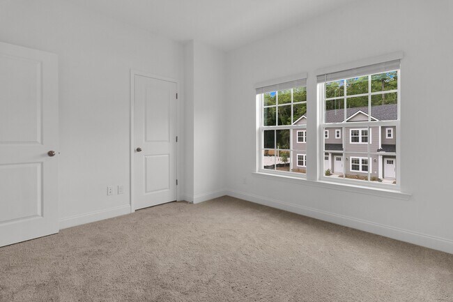 Building Photo - 502 Twin Rivers Dr