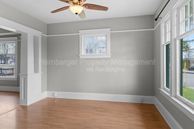 Building Photo - 922 4th St