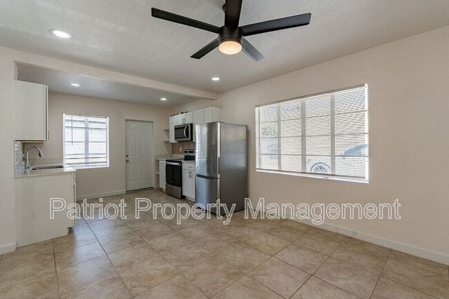 Building Photo - 928 W McDowell Rd