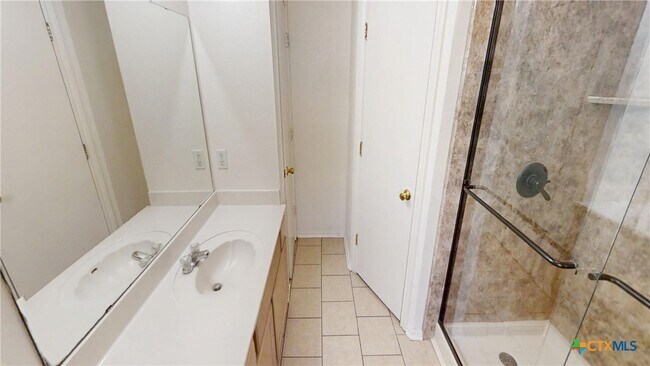 Building Photo - 1815 Liberty Hill Dr