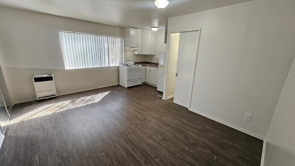 Building Photo - 1750 S Longwood Ave