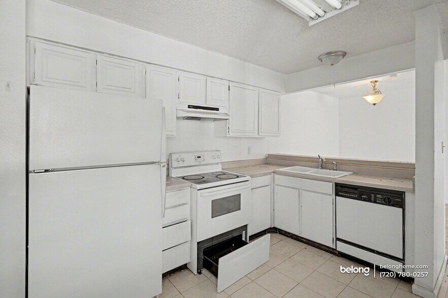 Building Photo - 7260 S Gaylord St