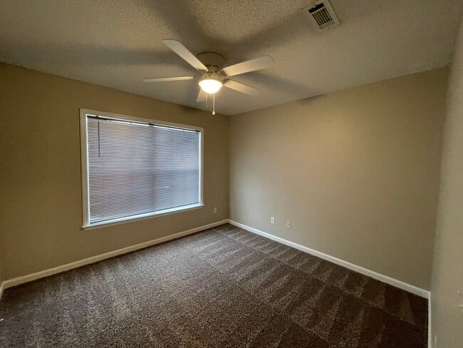 Building Photo - Courtyard Subdivision!!