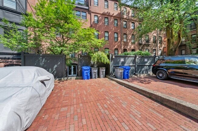 Building Photo - 342 Marlborough St