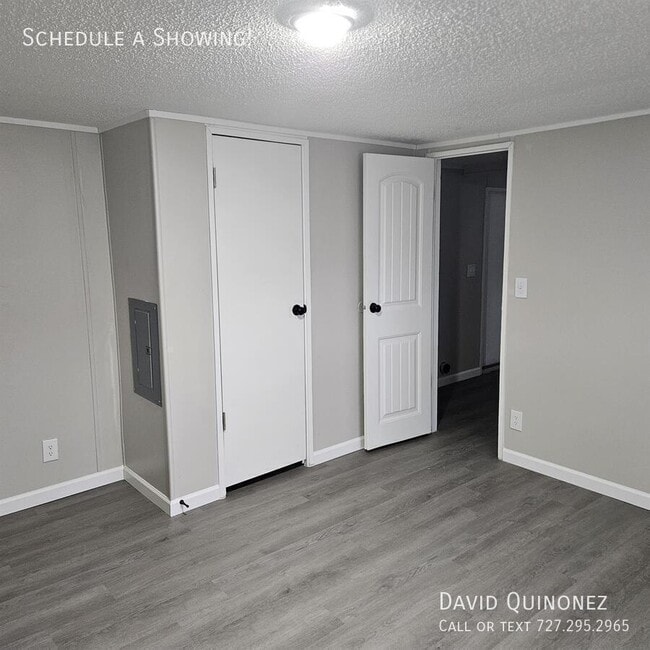 Building Photo - 2737 W Washington Center Rd