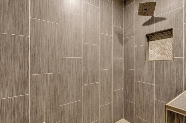 Building Photo - 6165 N Granite Reef Rd