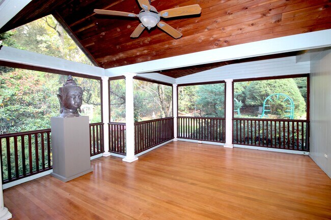 Building Photo - 8 Bayberry Ridge Rd