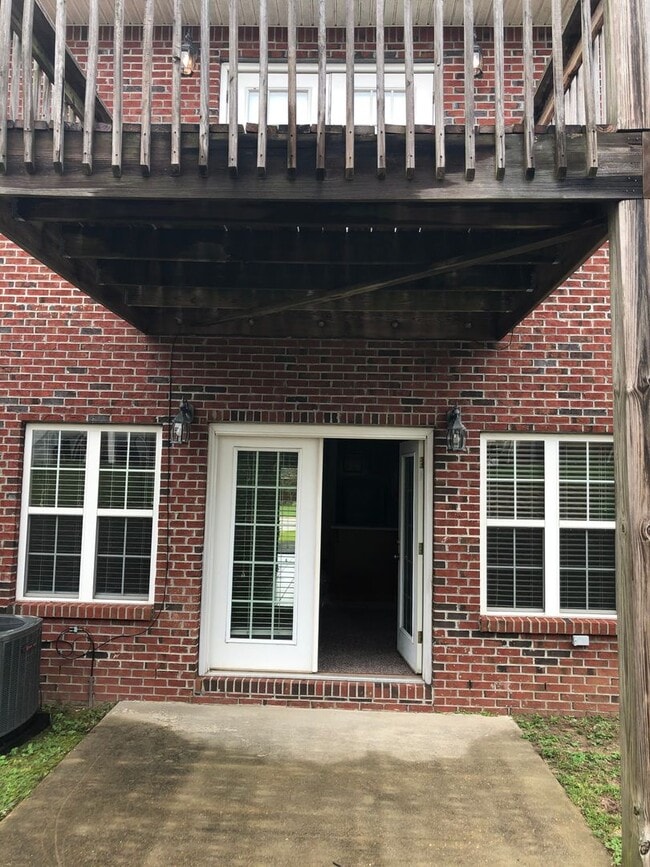 Building Photo - Eagle Landing