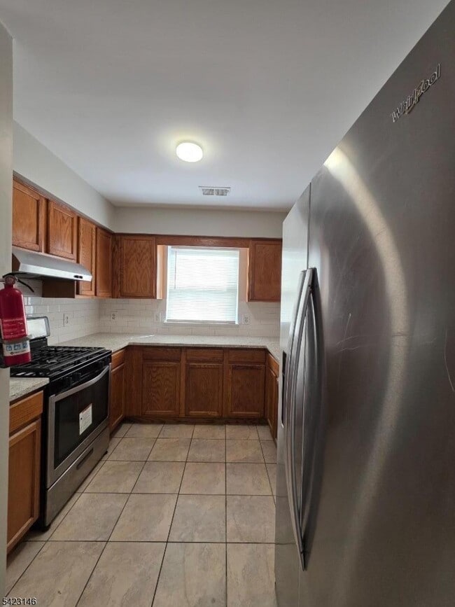 Building Photo - 290 Sussex Ave