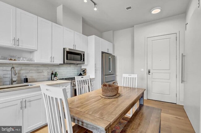 Building Photo - 6803 Cameron Dr NW