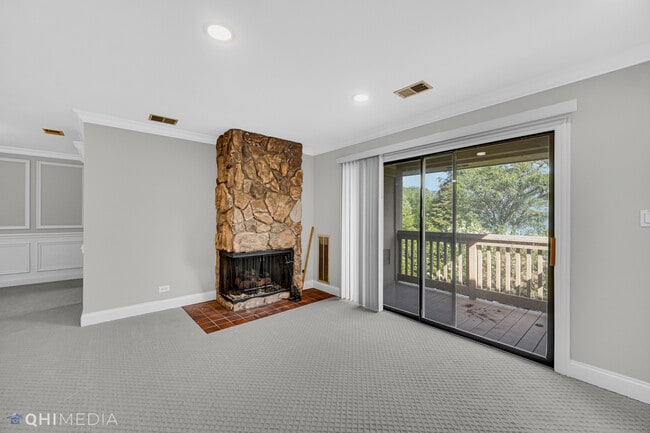 Building Photo - 920 Surrey Dr