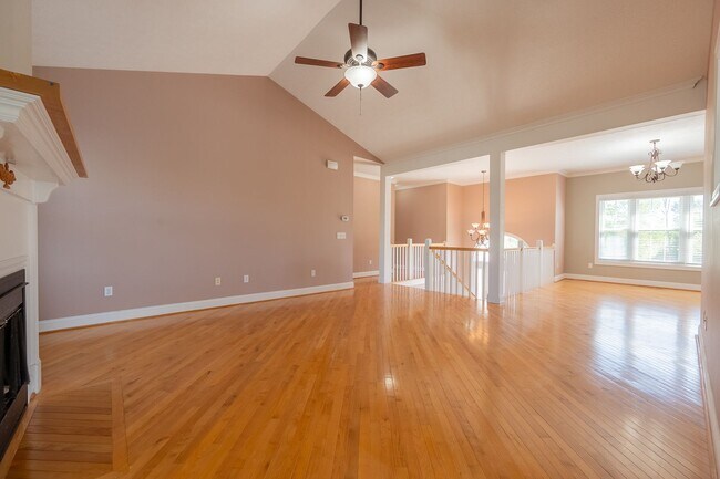 Building Photo - 1701 Stratford View Dr