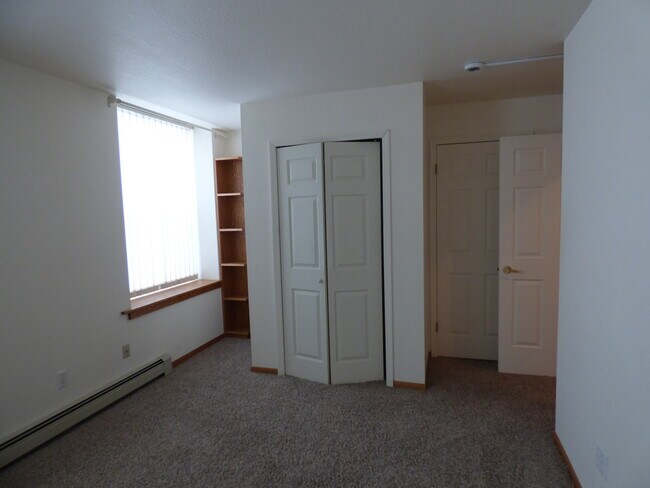 Building Photo - 1000 Fountain Terrace Dr
