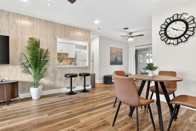 Building Photo - 1761 NE 55th St