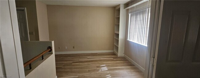 Building Photo - 313 Beethoven St