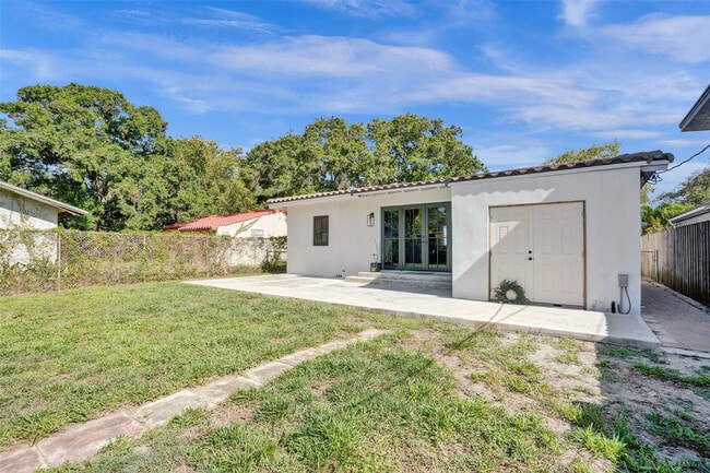 Building Photo - 807 SW 18th St