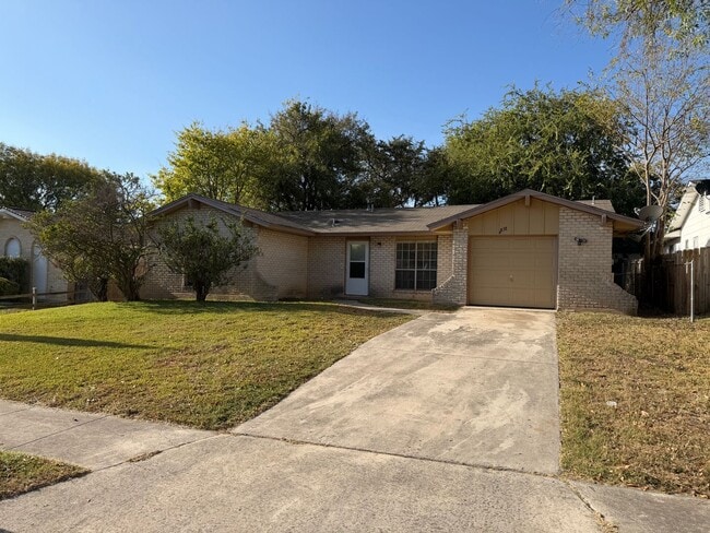 Building Photo - NICE 3 BEDROOM HOME WITH 2 FULL BATHS IN N...