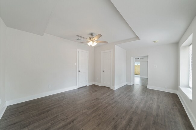 Building Photo - Beautiful newly remodeled 3 bd | 2 ba Available NOW! Located 10 min from Alamo Quarry!