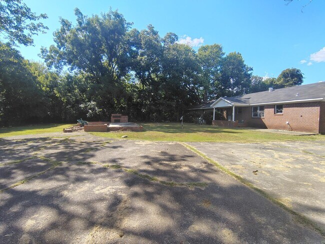 Building Photo - 485 Fayette Corner Dr