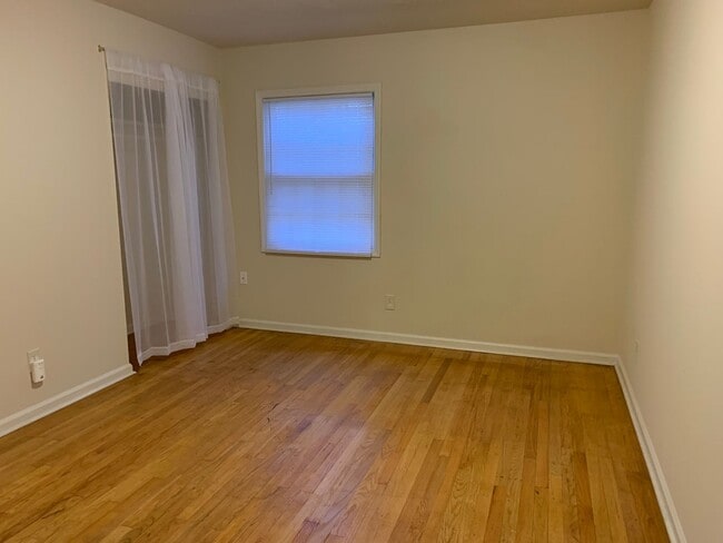 Building Photo - 562 Granite St