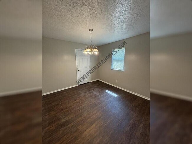 Building Photo - 27 Chalet St