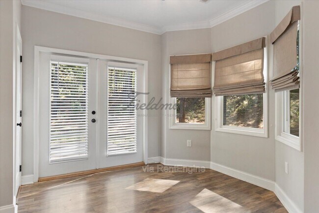 Building Photo - 110 Raeburn Way