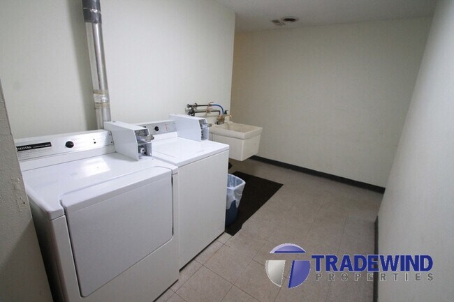 Building Photo - 949 Wescott Trl