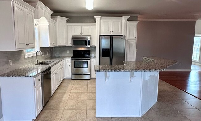 Building Photo - Available NOW -104 Planters Court