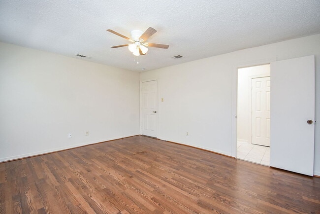 Building Photo - 11366 Oakcenter Dr