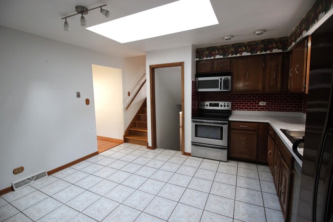 Building Photo - 651 N Kenilworth Ave