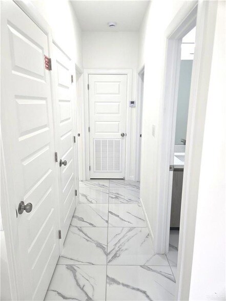 Building Photo - 3201 Magdalena St